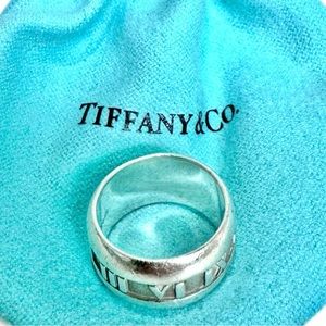 **SOLD**Tiffany & Co Atlas Ring Size 4.5